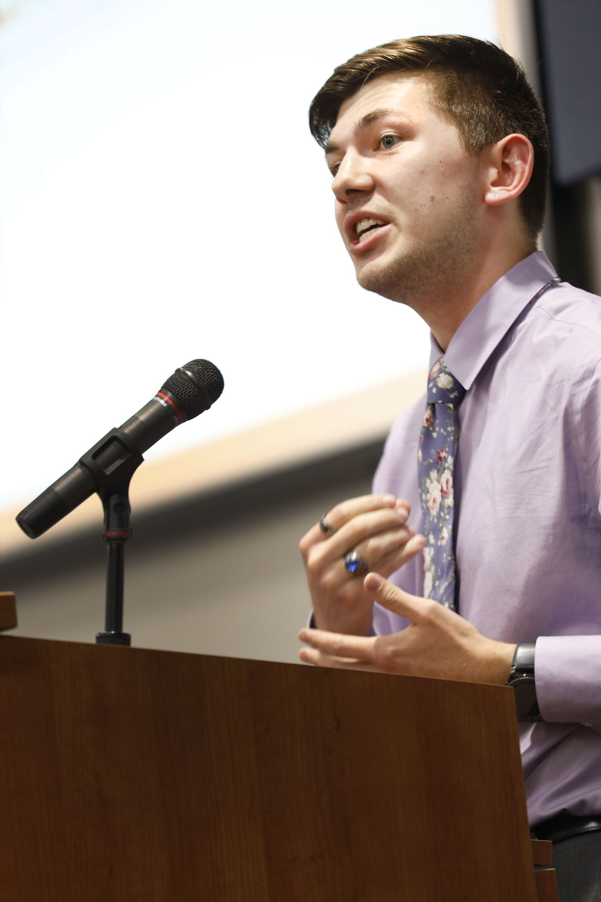 Student Senate introduces three new resolutions, swears in three senators